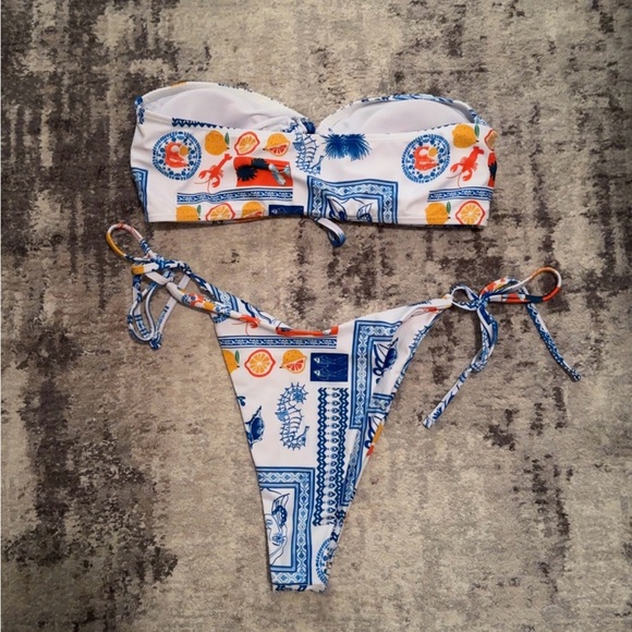 Bikini - Picture 2 of 2